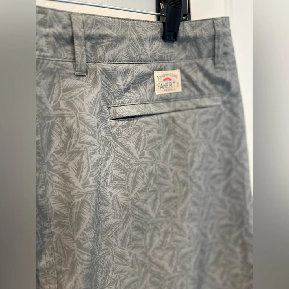 Faherty All Day Short 9” gray print. New without tags. 35